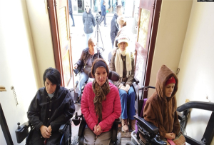 Osobe sa invaliditetom blokirale ulaz u Gradsku upravu Banja Luka