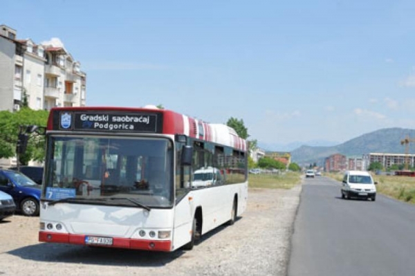 Obavezno mjesto za korisnike kolica za kretanje u autobusu, kućni ljubimci u transporterima